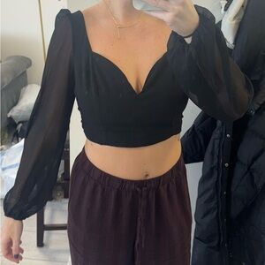 Open back, black v crop top from lulus. Size medium. Worn twice.